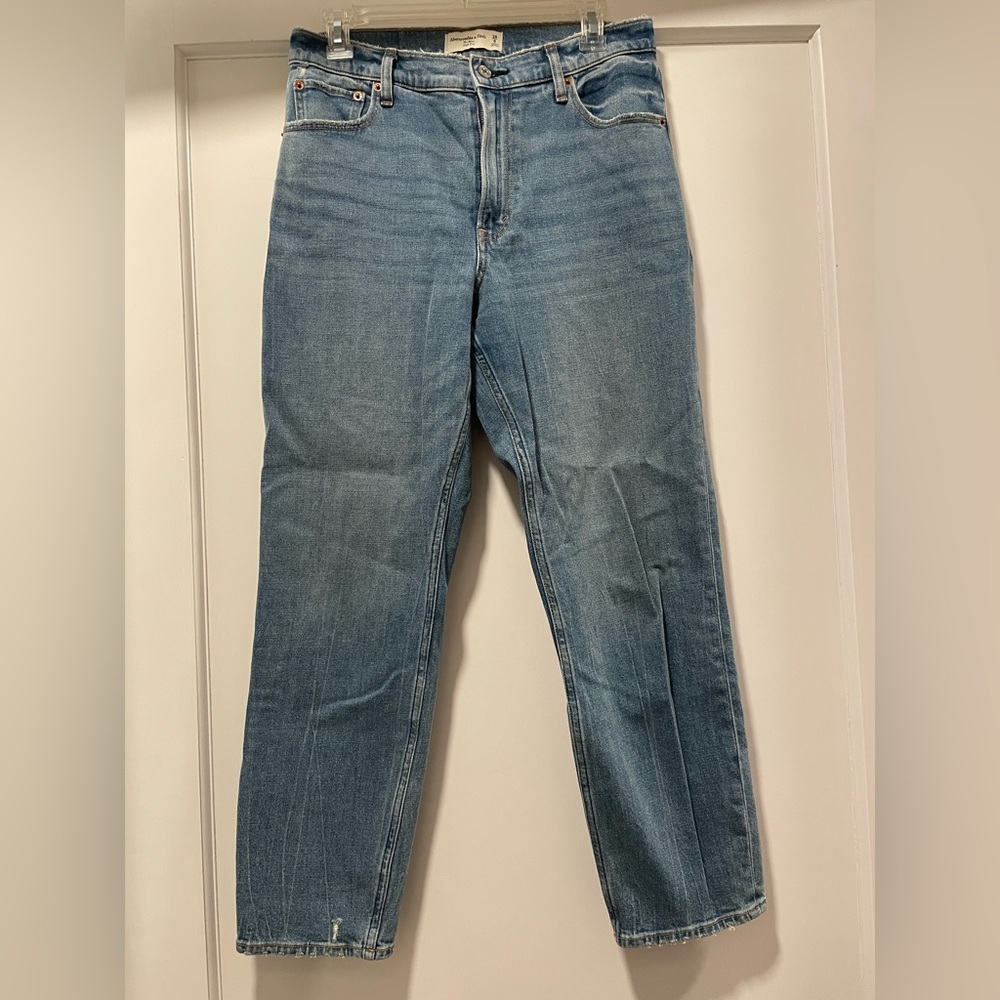 Abercrombie The Mom High Rise Jeans size 28